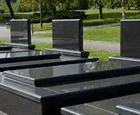 Cijena izrade nadgrobnih spomenika u klesarskim radionicama u Slavonskom Brodu