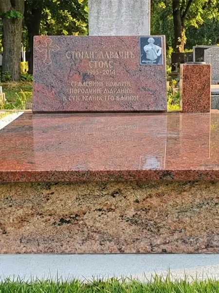 Kamenorezac, klesarska radnja, cena spomenika