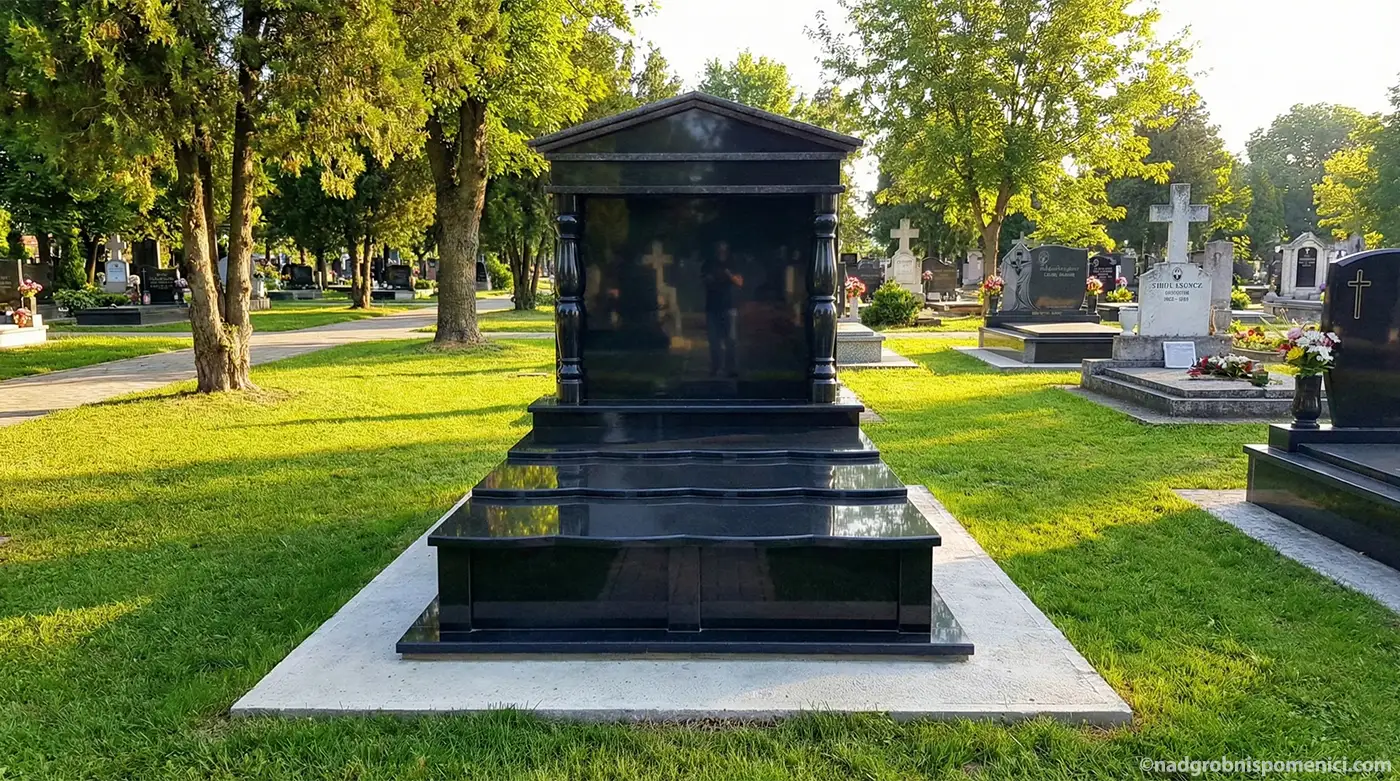 Kamenorezacka radnja, cena spomenika