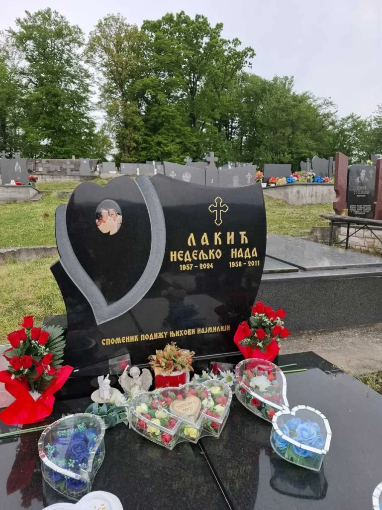 Kamenorezac MG Jerinic - Nadgrobni Spomenik 24